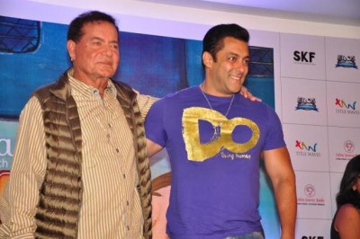 Salman tweets in support of Yakub, Salim disagrees with son