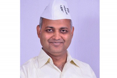 Somnath faces women protesters over wife complaint, meets Kejriwal