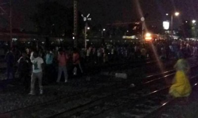 Kolkata: Local train derails near Dumdum