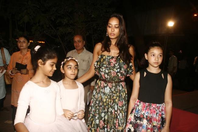 Lisa Haydon shows up at Ballerina show of sister