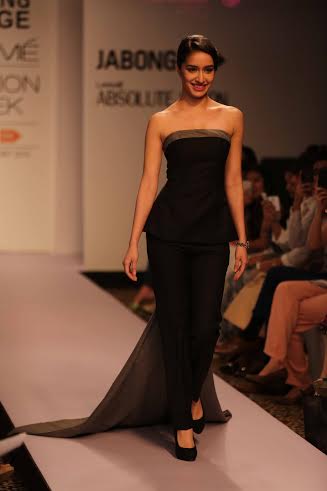 LFW Summer/Resort 2015 kicks off with stunning Makeup Show by Lakme