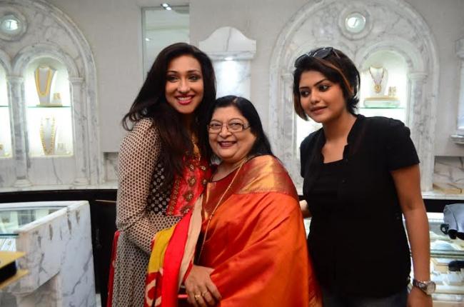 Rituparna glams up Shyam Sundar Co launch 