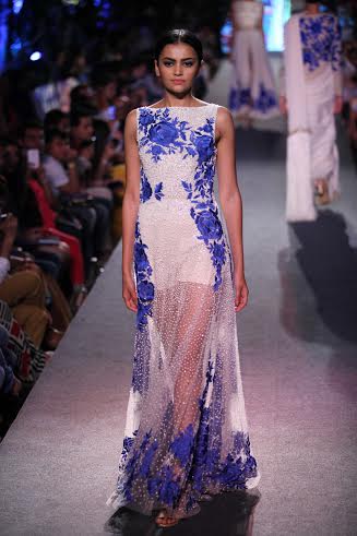 Manish Malhotra's collection sizzles LFW