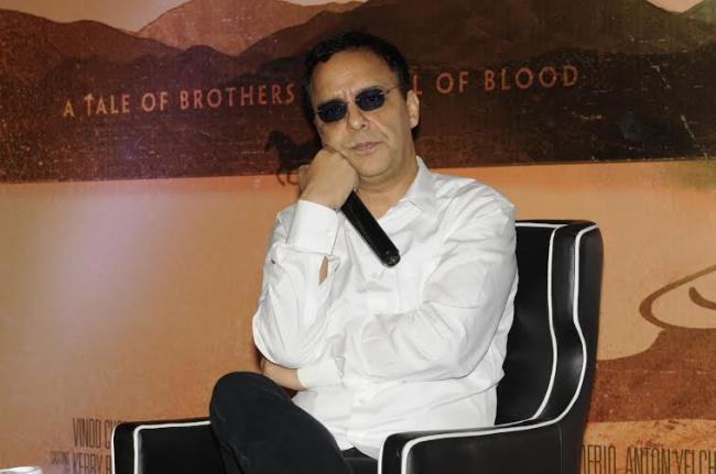 Vidhu visits Kolkata on 'Broken Horses'