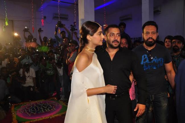 Prem Ratan Dhan Payo's team holds informal meet
