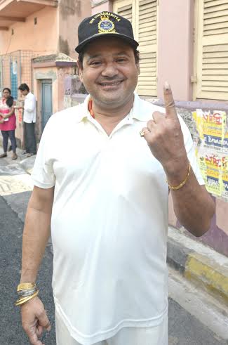 Tollywood top stars vote in Kolkata civic polls