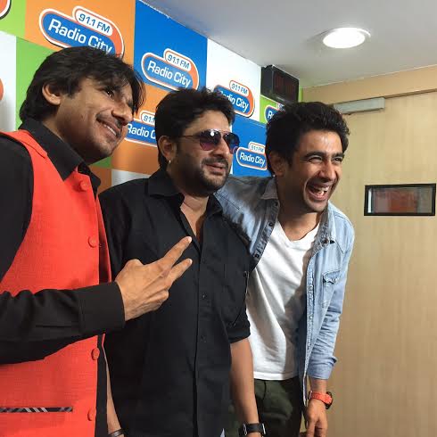 Arshad Warsi and Amit Sadh Kick starts radio promotions for Guddu Rangeela