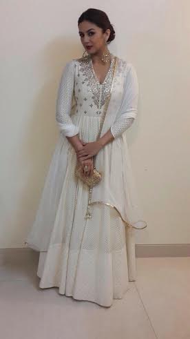 Huma Qureshi tries versatile hairstyles