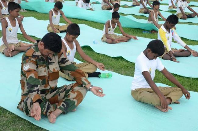 Kolkata observes International Day of Yoga