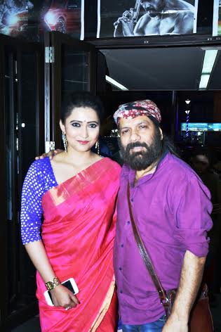 Cast members of Jenana attend premiere in Kolkata