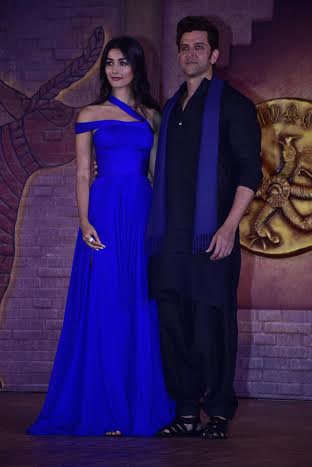 Hrithik introduces Mohenjo Daro actress Pooja Hegde