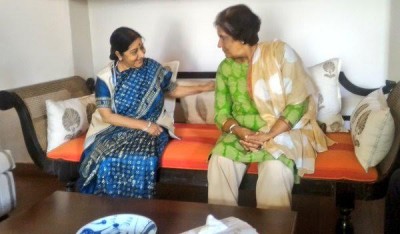 Sushma Swaraj meets Sri Lankan leaders