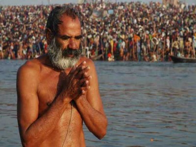 Thousands throng Haridwar for Makar Sankranti holy bath