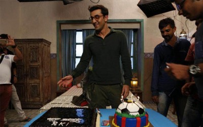 Ranbir Kapoor celebrates his birthday on the sets of Jagaa Jasoos