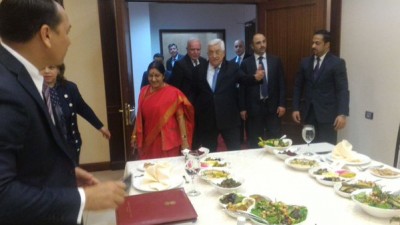 Sushma Swaraj meets Palestine President Mahmoud Abbas