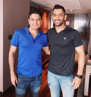 Bhushan Kumar bonds with Dhoni over music
