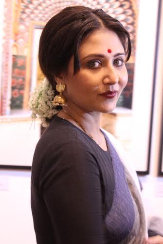 Kounteya pays tribute to â€˜Rickshaw-wallasâ€™  