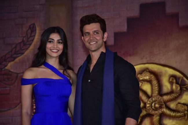 Hrithik introduces Mohenjo Daro actress Pooja Hegde