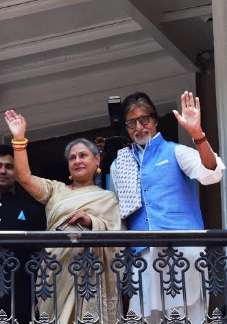 Amitabh Bachchan , Jaya Bachchan visit Kolkata to inaugurate KalyanJewellers showrooms