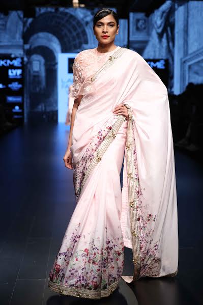 Ileana D'Cruz sizzles LFW ramp