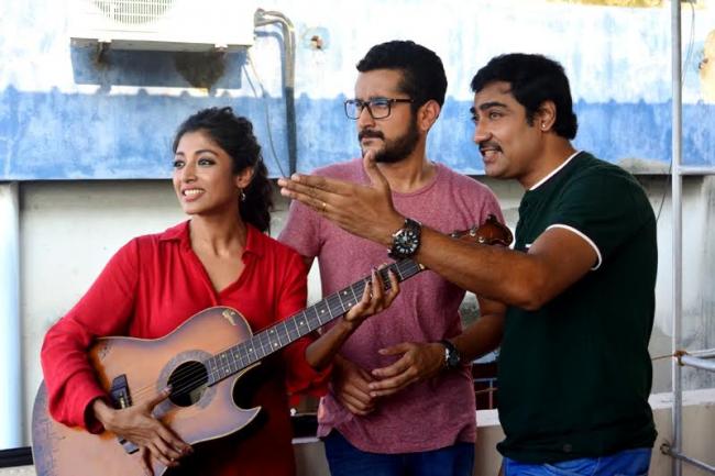 Paoli, Parambrata and Kaushik shoot for 'Mando Basar Golpo'