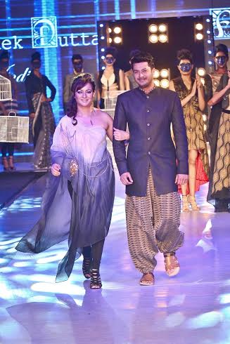 Actor Jisshu and wife Nilanjana walk ramp for Abhishek Dutta at Kolkata fashion fiesta