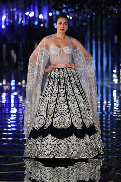 Alia Bhatt, Ranveer Singh walk down ramp for Manish Malhotra