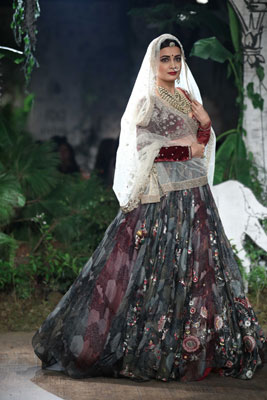 Dia Mirza walks down ramp in  India Couture Week 2017