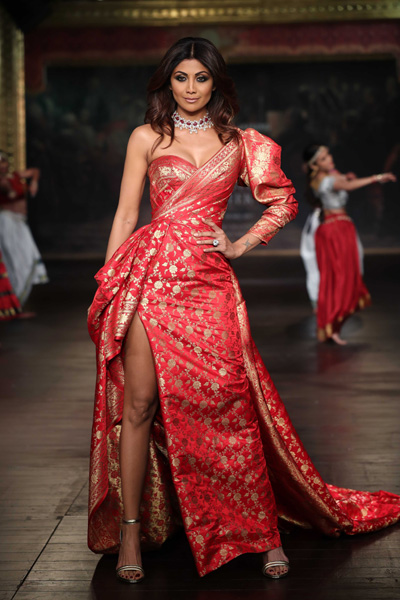 Shilpa Shetty walks down ramp for Monisha Jaising in India Couture Week 2017