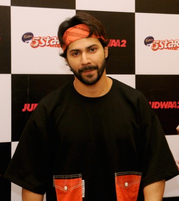 Varun Dhawan, Jacqueline Fernandez, Taapsee Pannu visit Kolkata to promote Judwaa 2