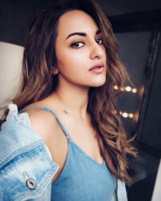 Sonakshi Sinha looks beautiful in denim avatar