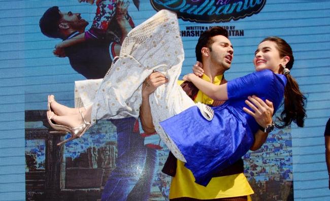 Alia, Varun promote Badrinath Ki Dulhaniya in Kolkata