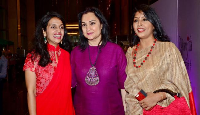 Kolkata: Vidya Balan and Girja Devi awarded