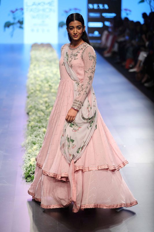 LFW: Sania Mirza walks down the ramp for  Anushree Reddy