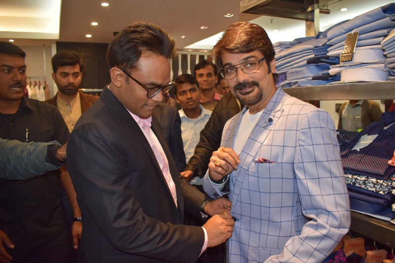  Prosenjit visits Sasya store to promote film