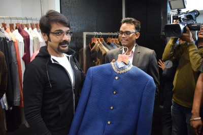  Prosenjit visits Sasya store to promote film