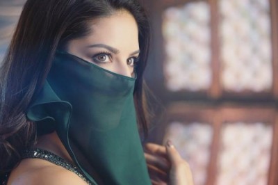 Sunny Leone asks fans to wait for a lovely accident to occur tonight