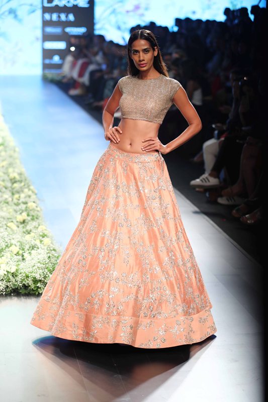 LFW: Sania Mirza walks down the ramp for  Anushree Reddy