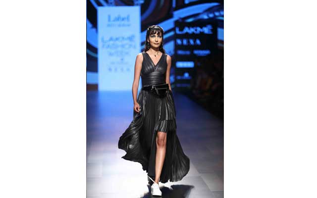 Bollywood actress Taapsee Pannu sizzles LFW ramp