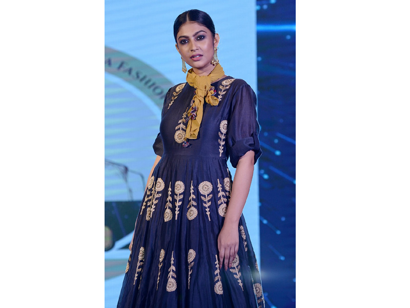 Retro Metro fashion show celebrates Prosenjit Chatterjee's birthday