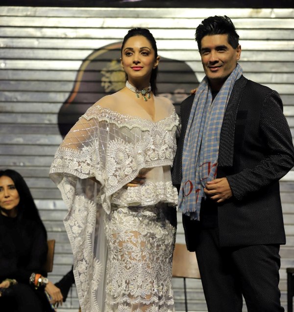 Kiara Advani, Manish Malhotra pose at Blenders Pride Fashion Tour 2019