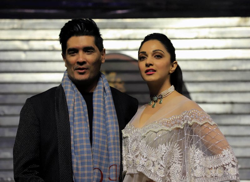 Kiara Advani, Manish Malhotra pose at Blenders Pride Fashion Tour 2019