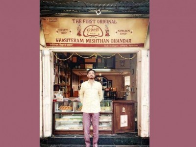 Irrfan Khan shares first look of Angrezi Medium 