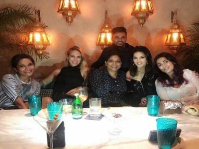 Sunny Leone enjoys dinner with her best buddies, shares image on Instagram