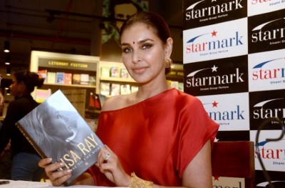 Bollywood actress Lisa Ray attacks Saaho makers for 'plagiarism'