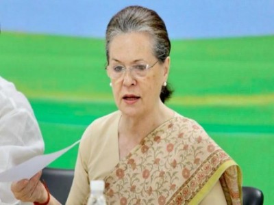 CAA protest: Sonia Gandhi-led Opposition delegation meets President 