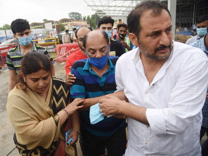 Sushant Singh Rajput's father, relative leave for Mumbai