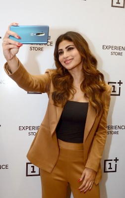 Mouni Roy takes selfie as she promotes OnePlus brand in Kolkata