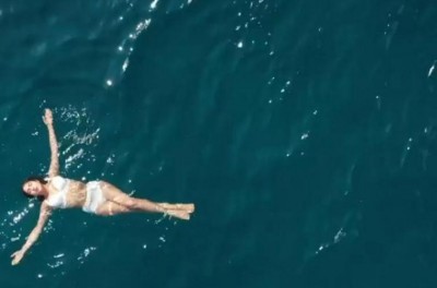 Deep Blue Sea: Sara Ali Khan plays the perfect 'Jalpari' in Maldives