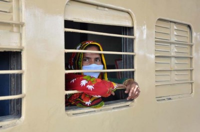 Third Shramik Special Express leaves with 1200 migrants on board for Lucknow